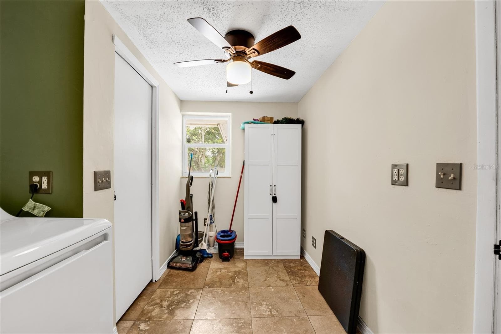 1664 LAKEVIEW PLACE — photo 23 of 69