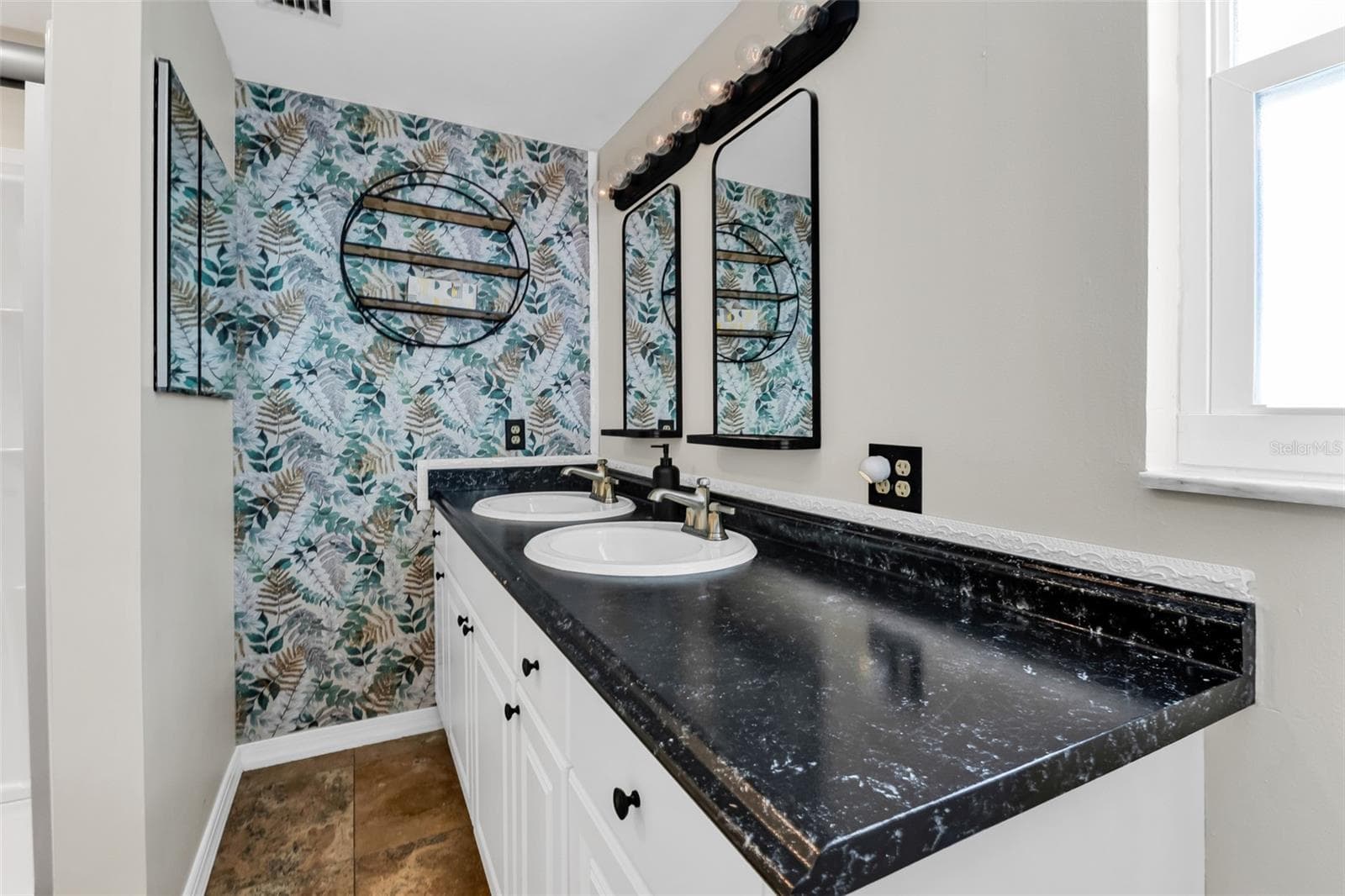 1664 LAKEVIEW PLACE — photo 36 of 69