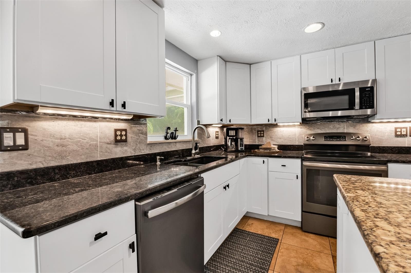 1664 LAKEVIEW PLACE — photo 18 of 69