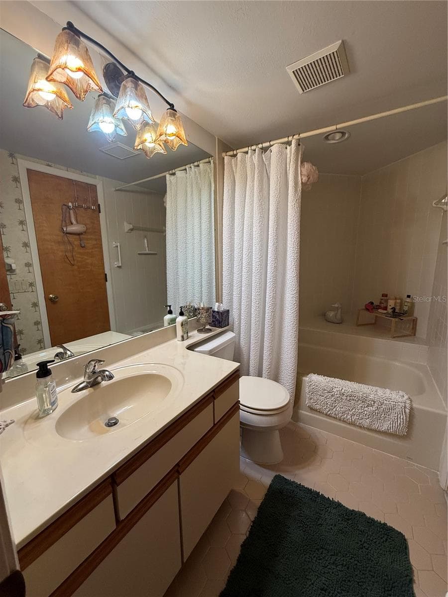 5435 CASABLANCA CIRCLE — photo 10 of 15