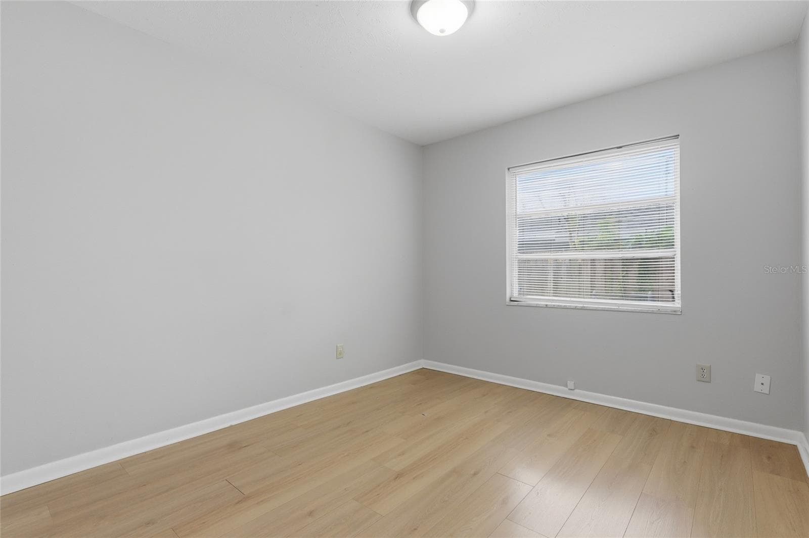 410 OAKWOOD AVENUE — photo 12 of 34