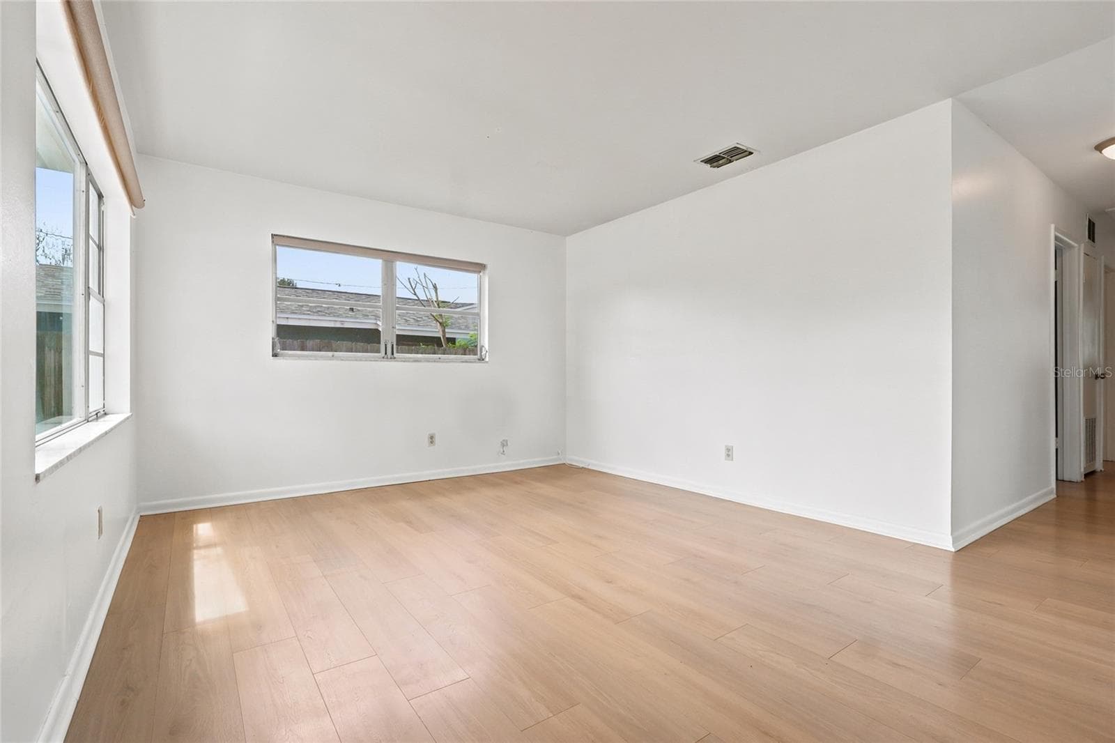 410 OAKWOOD AVENUE — photo 9 of 34