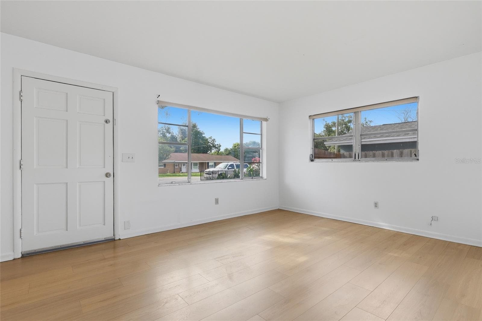 410 OAKWOOD AVENUE — photo 3 of 34