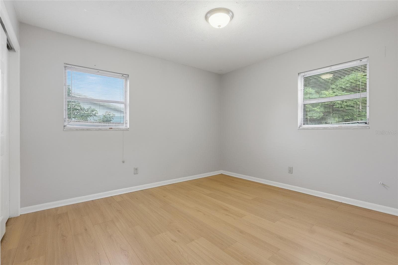 410 OAKWOOD AVENUE — photo 15 of 34