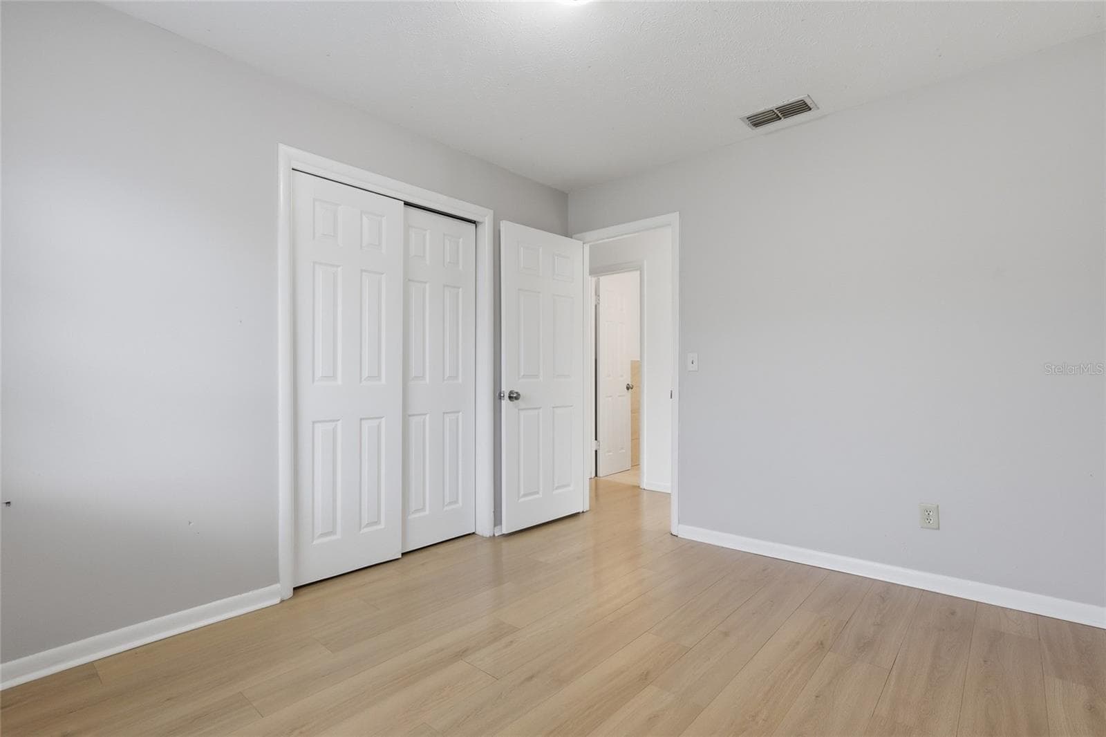 410 OAKWOOD AVENUE — photo 13 of 34