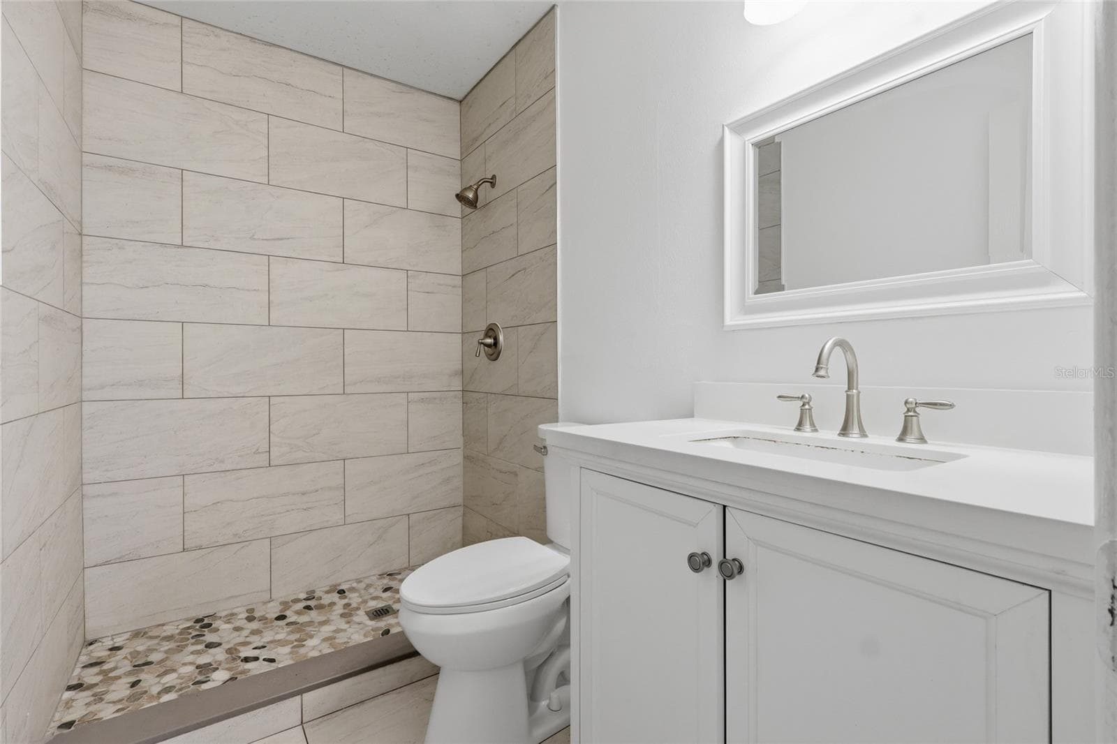 410 OAKWOOD AVENUE — photo 10 of 34