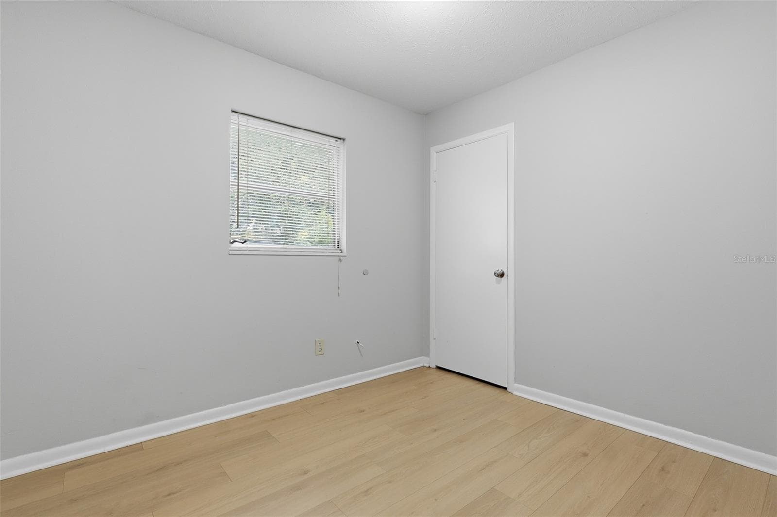 410 OAKWOOD AVENUE — photo 17 of 34