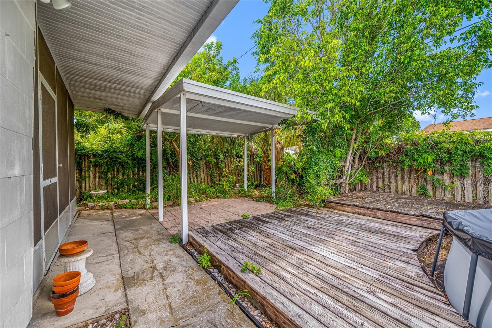 6219 HAMPTON DRIVE — photo 33 of 39