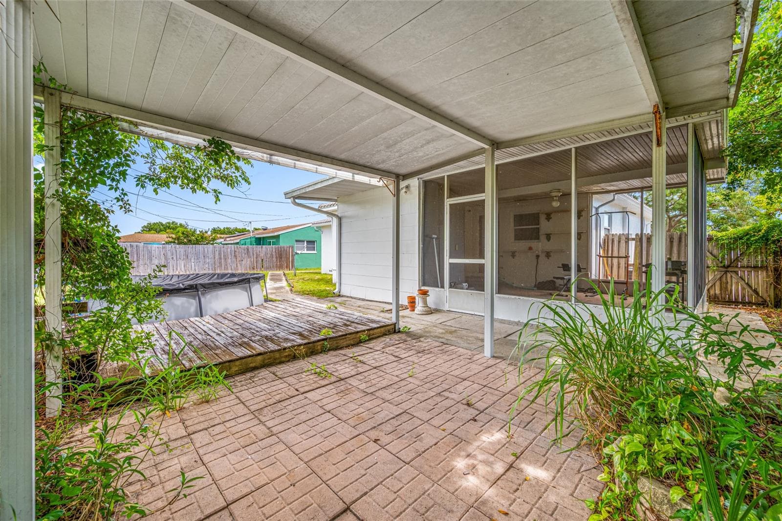 6219 HAMPTON DRIVE — photo 34 of 39