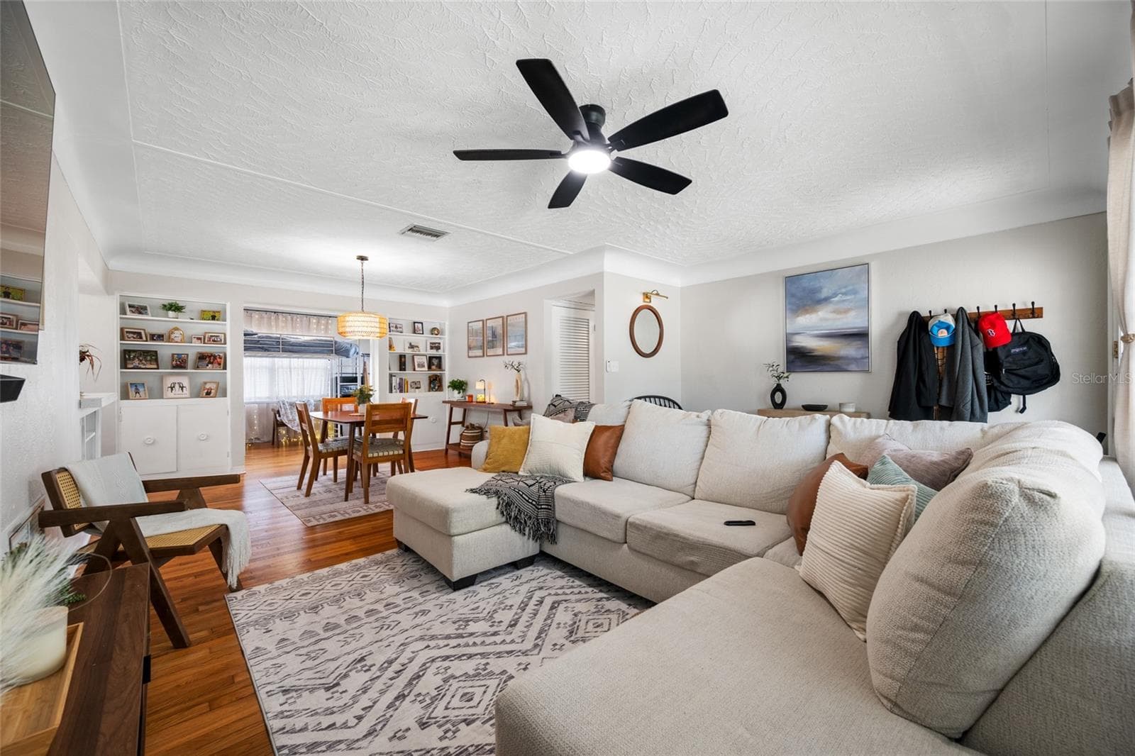 6219 HAMPTON DRIVE — photo 5 of 39