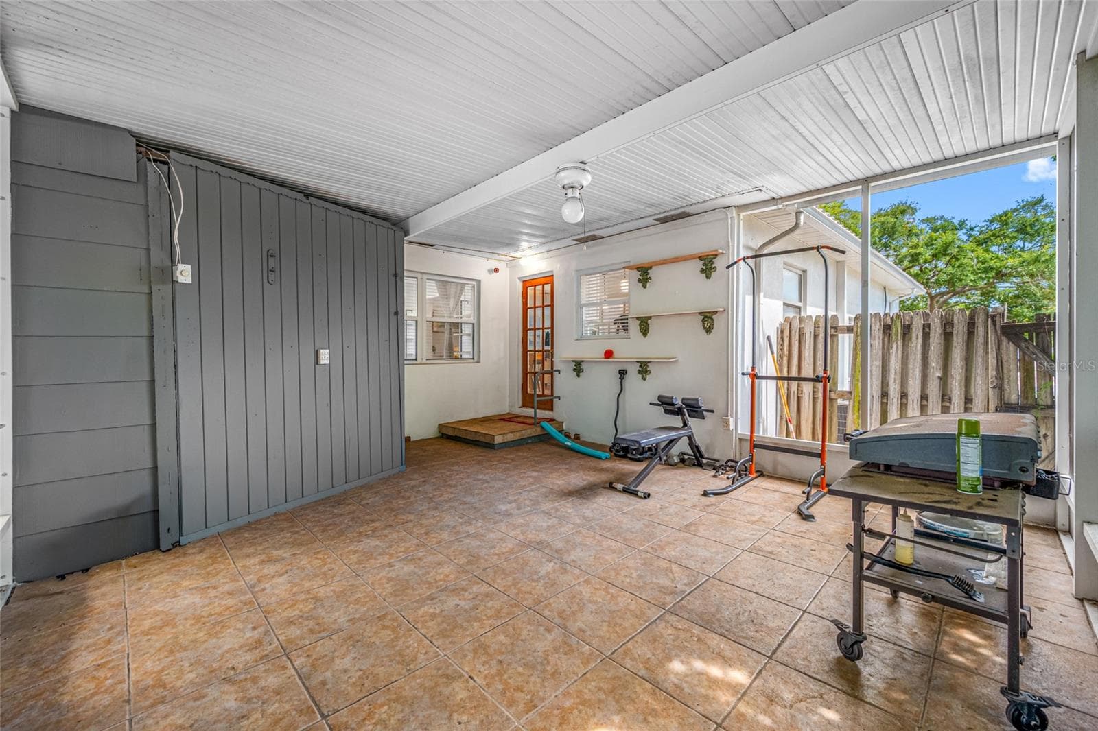 6219 HAMPTON DRIVE — photo 31 of 39