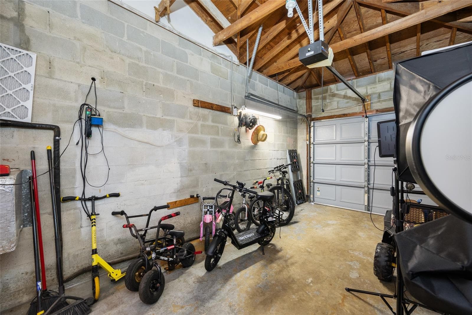 6219 HAMPTON DRIVE — photo 36 of 39