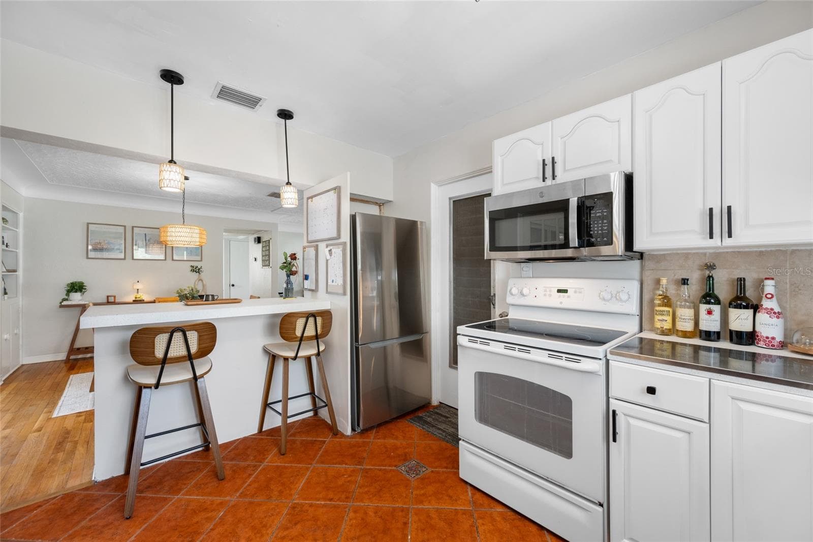 6219 HAMPTON DRIVE — photo 17 of 39
