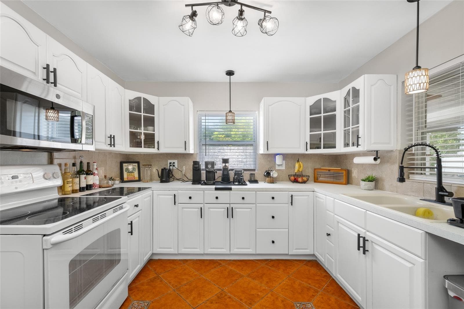 6219 HAMPTON DRIVE — photo 13 of 39