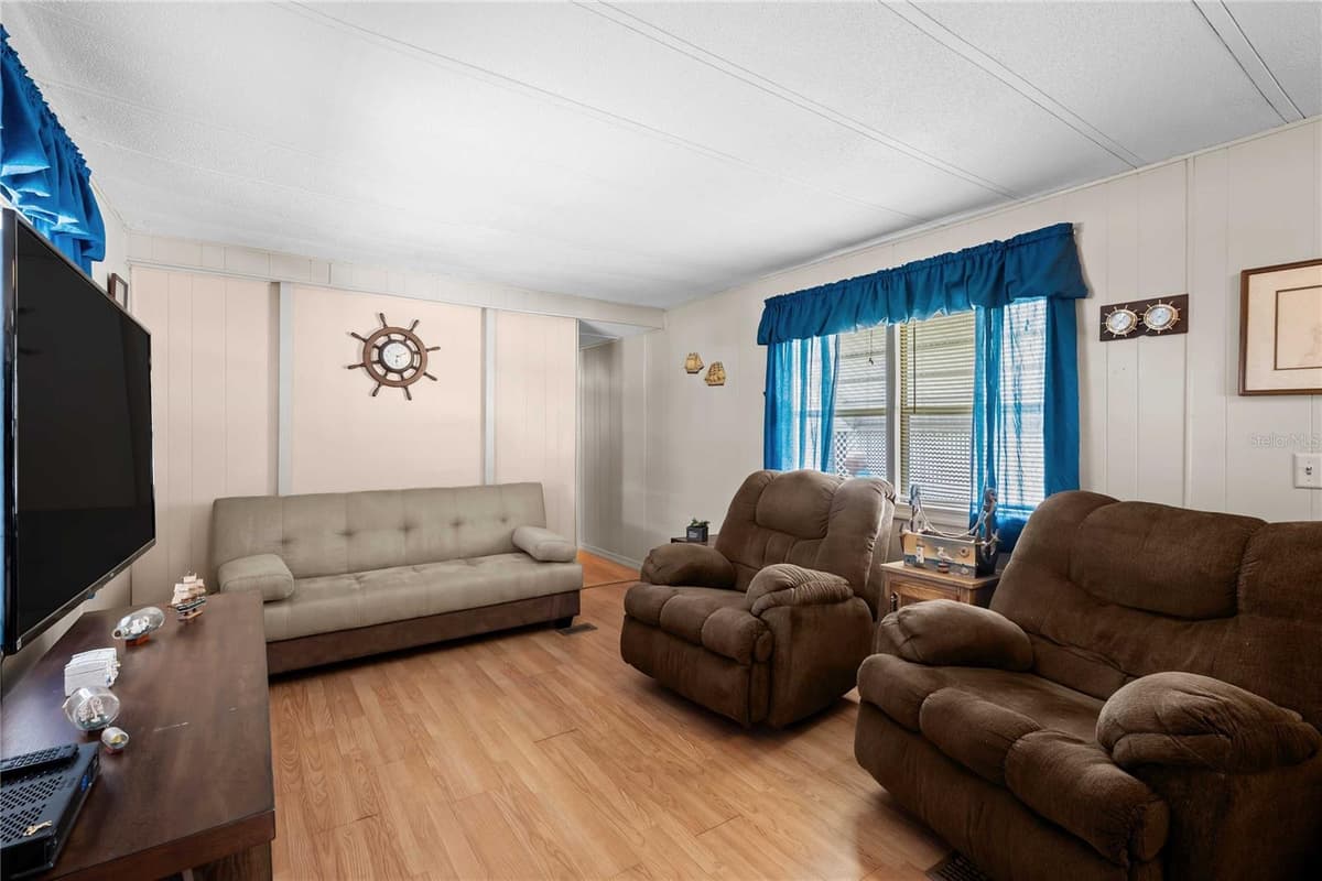 3834 SARAH DRIVE — photo 14 of 32