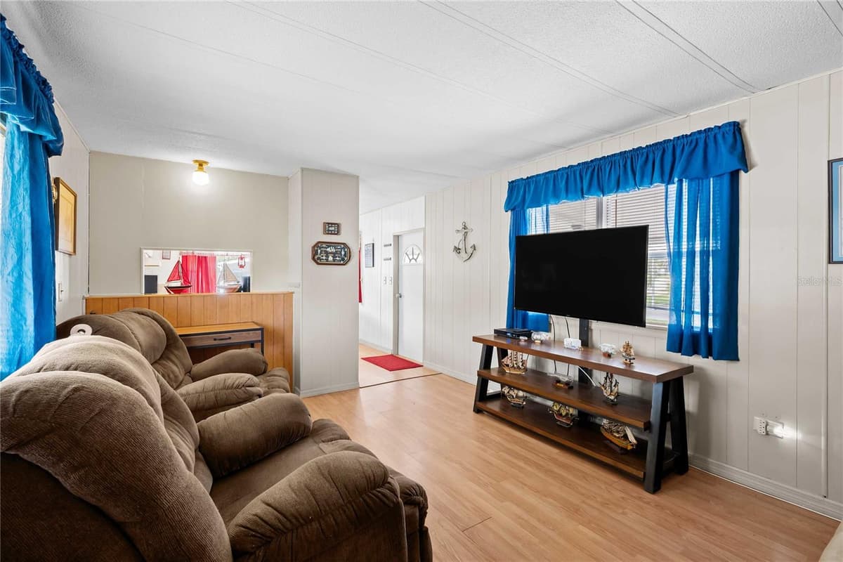 3834 SARAH DRIVE — photo 12 of 32