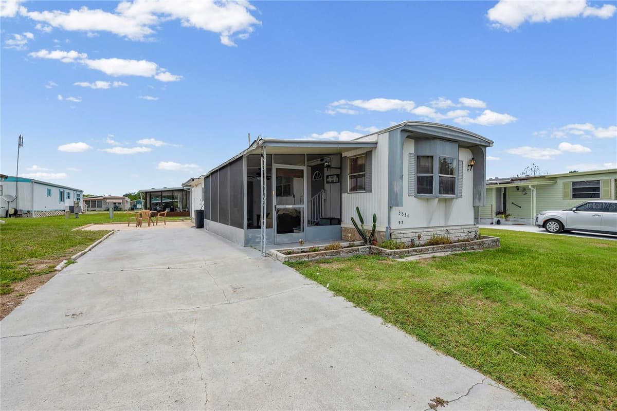 3834 SARAH DRIVE — photo 6 of 32