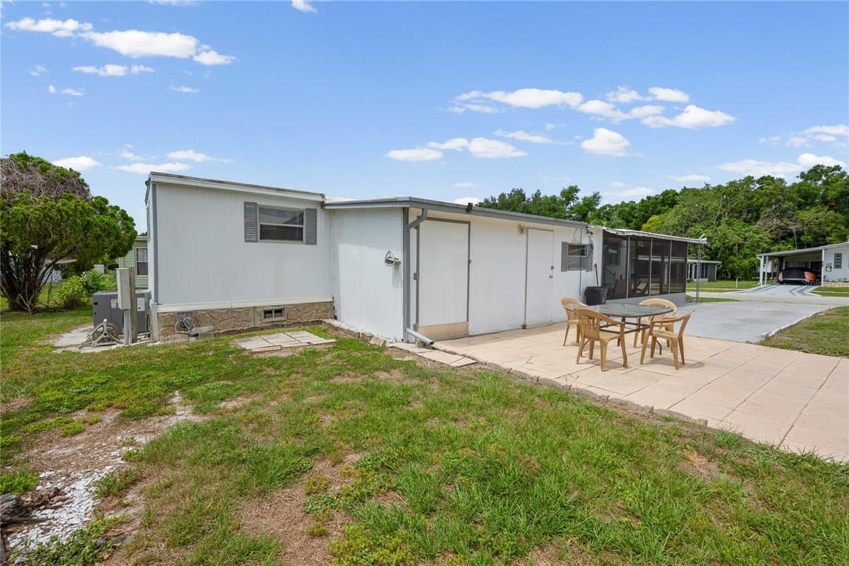 3834 SARAH DRIVE — photo 7 of 32