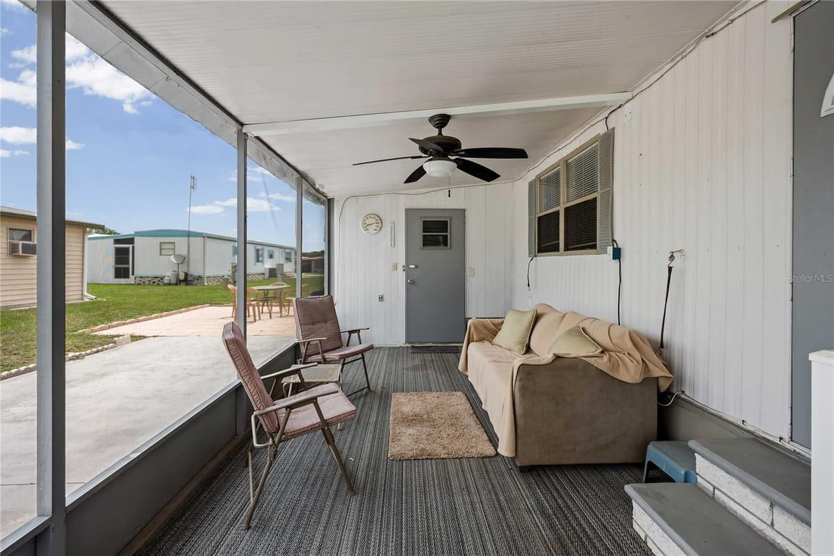 3834 SARAH DRIVE — photo 8 of 32