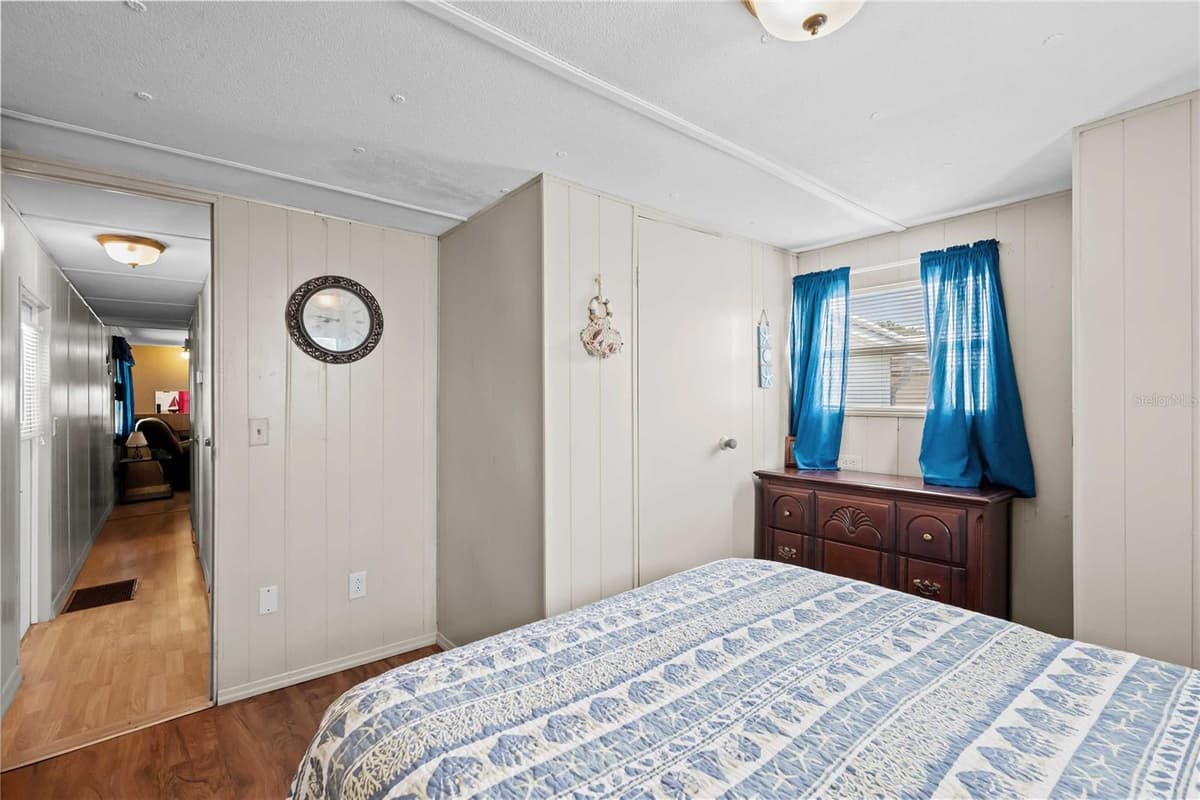 3834 SARAH DRIVE — photo 17 of 32