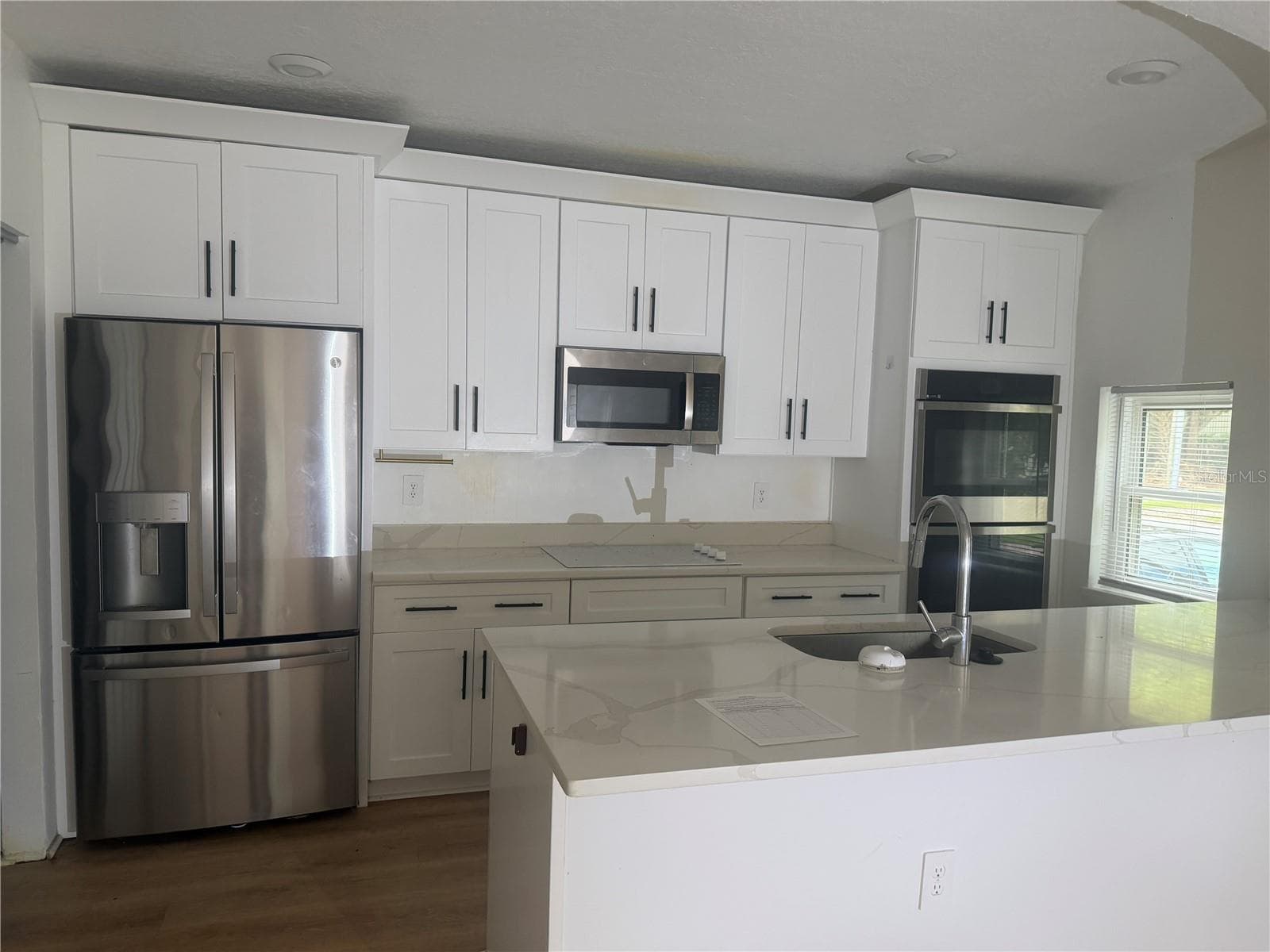 112 AVOCADO AVENUE — photo 2 of 19