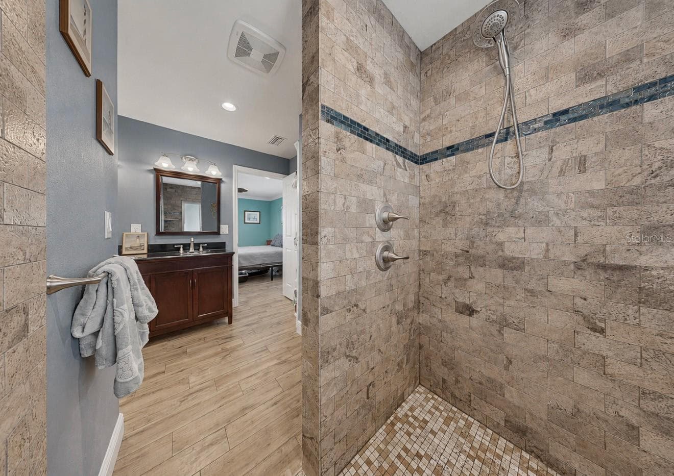 6301 COTTONWOOD LANE — photo 36 of 53