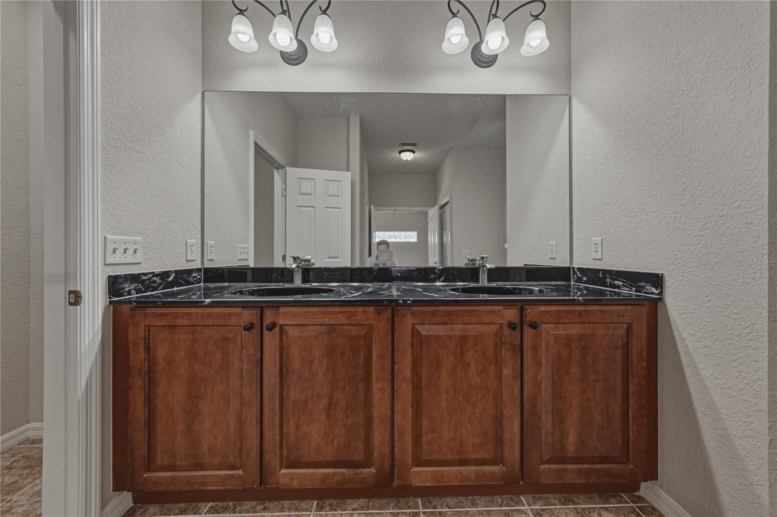 4017 DUNMORE DRIVE — photo 31 of 97