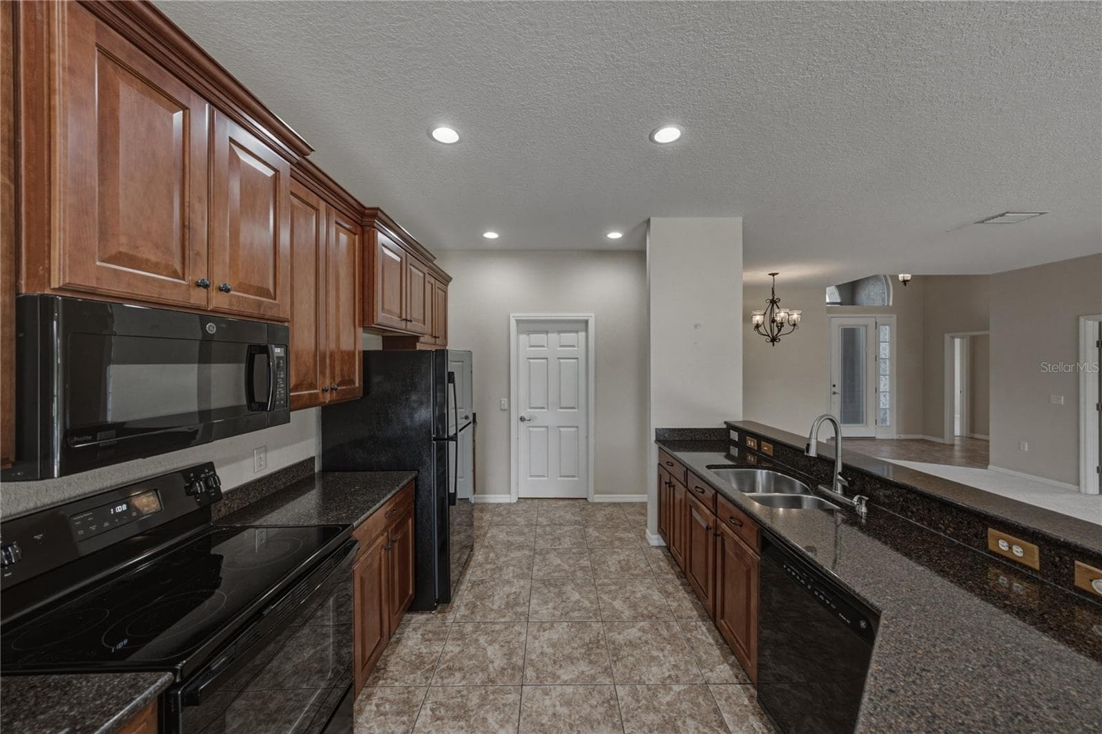 4017 DUNMORE DRIVE — photo 18 of 97