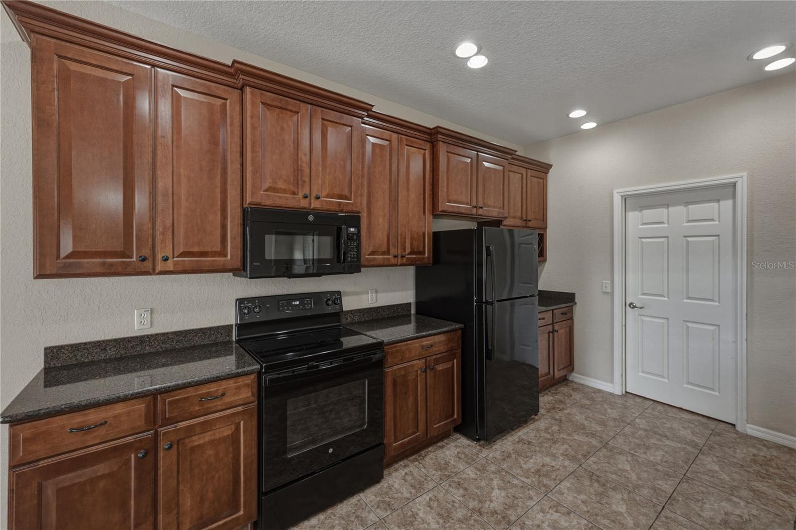 4017 DUNMORE DRIVE — photo 19 of 97