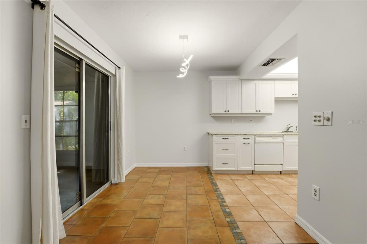 5324 ROYAL PALM AVENUE — photo 10 of 26