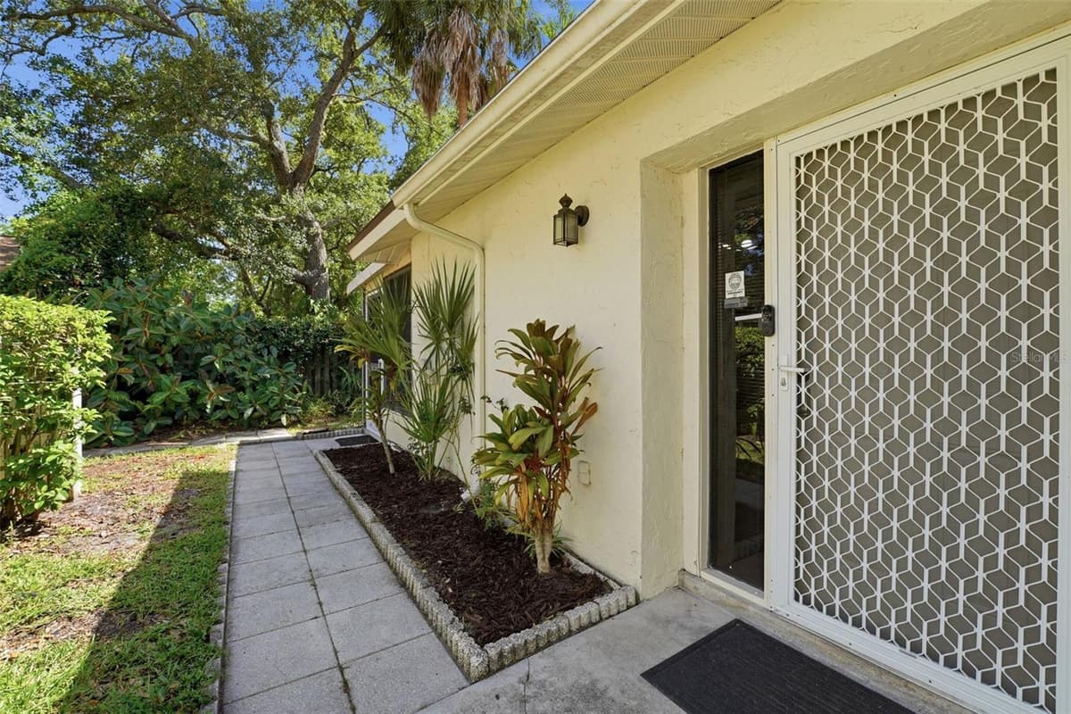 5324 ROYAL PALM AVENUE — photo 3 of 26