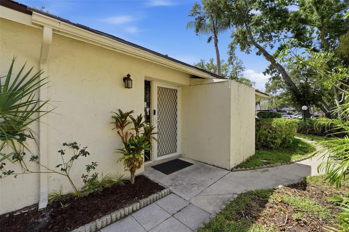 5324 ROYAL PALM AVENUE — photo 2 of 26