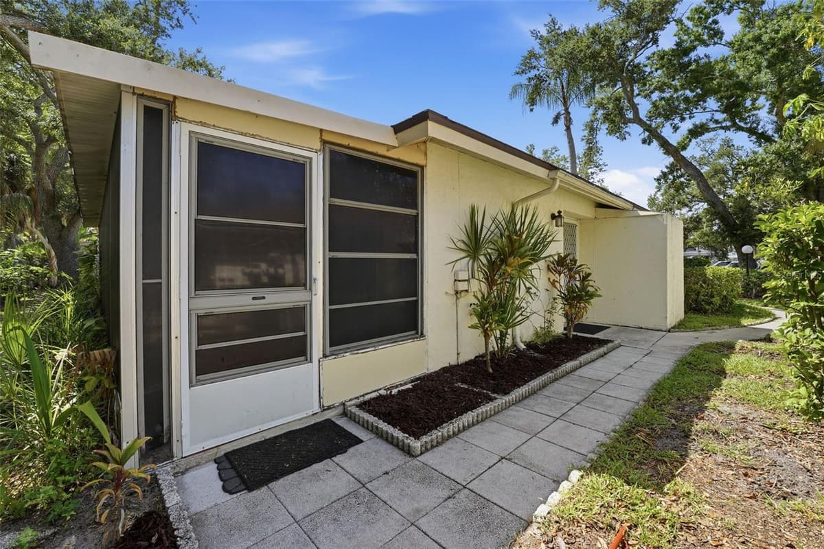 5324 ROYAL PALM AVENUE — photo 4 of 26