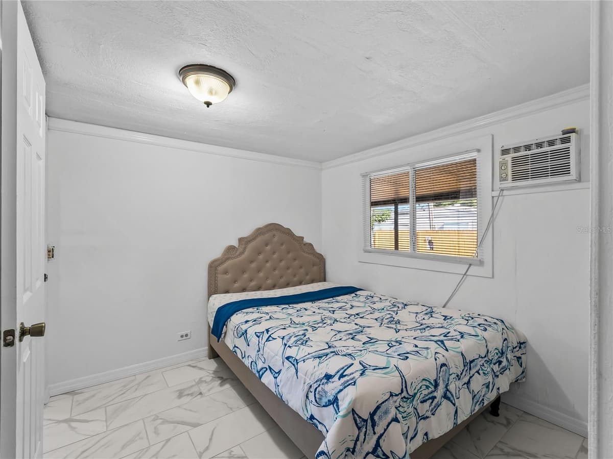 110 VERONA STREET — photo 20 of 30