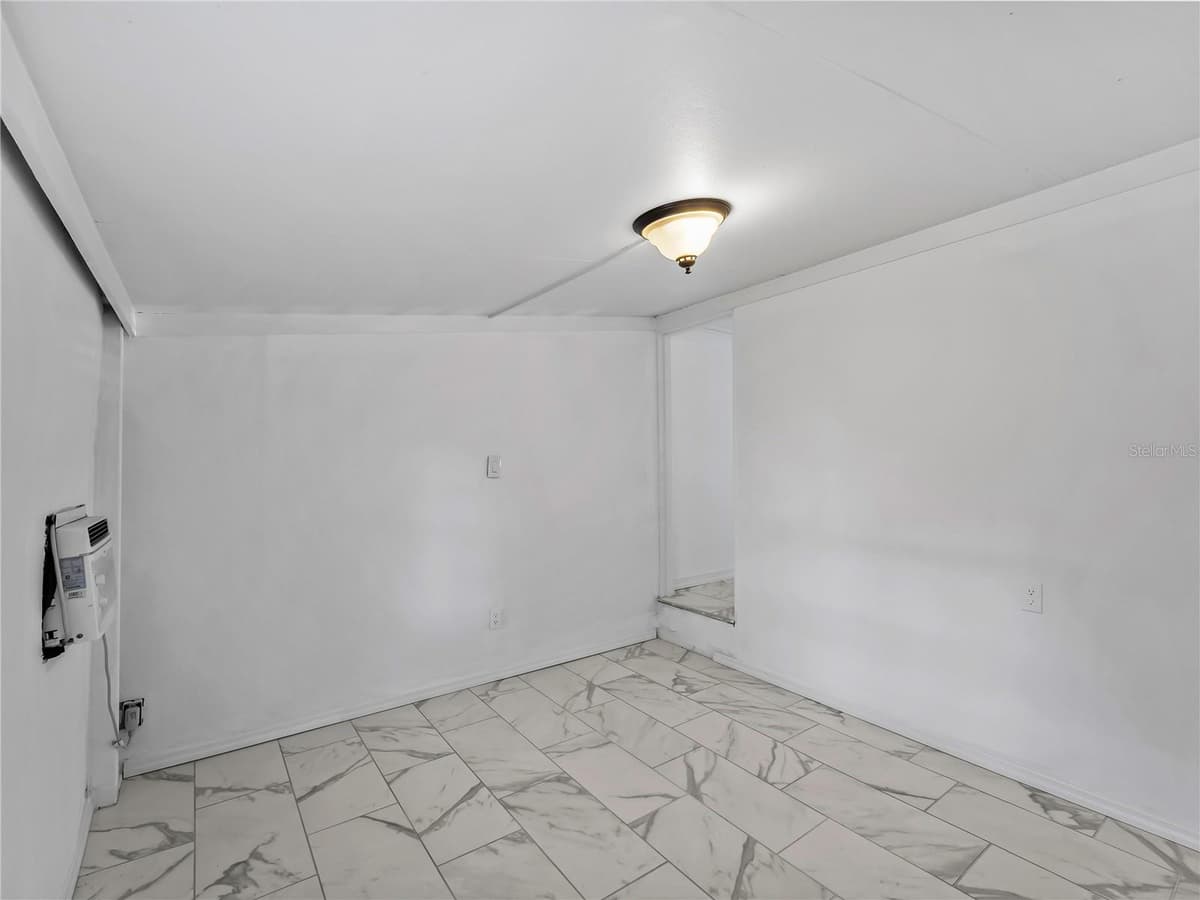 110 VERONA STREET — photo 28 of 30
