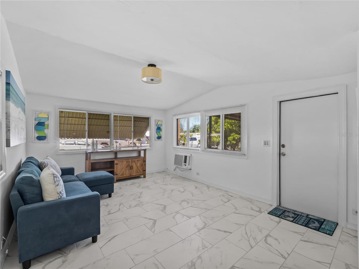110 VERONA STREET — photo 14 of 30