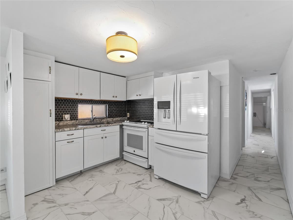 110 VERONA STREET — photo 10 of 30