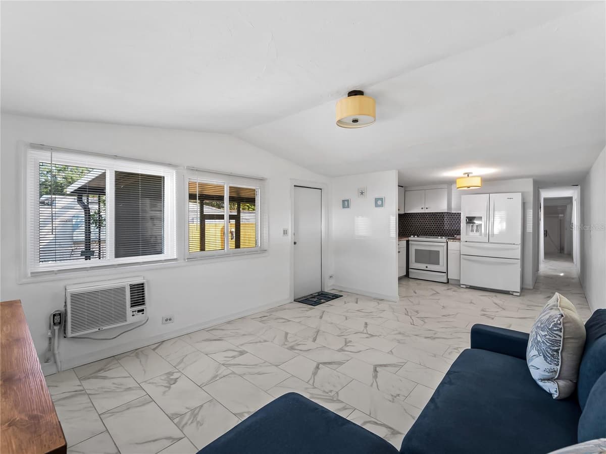 110 VERONA STREET — photo 15 of 30