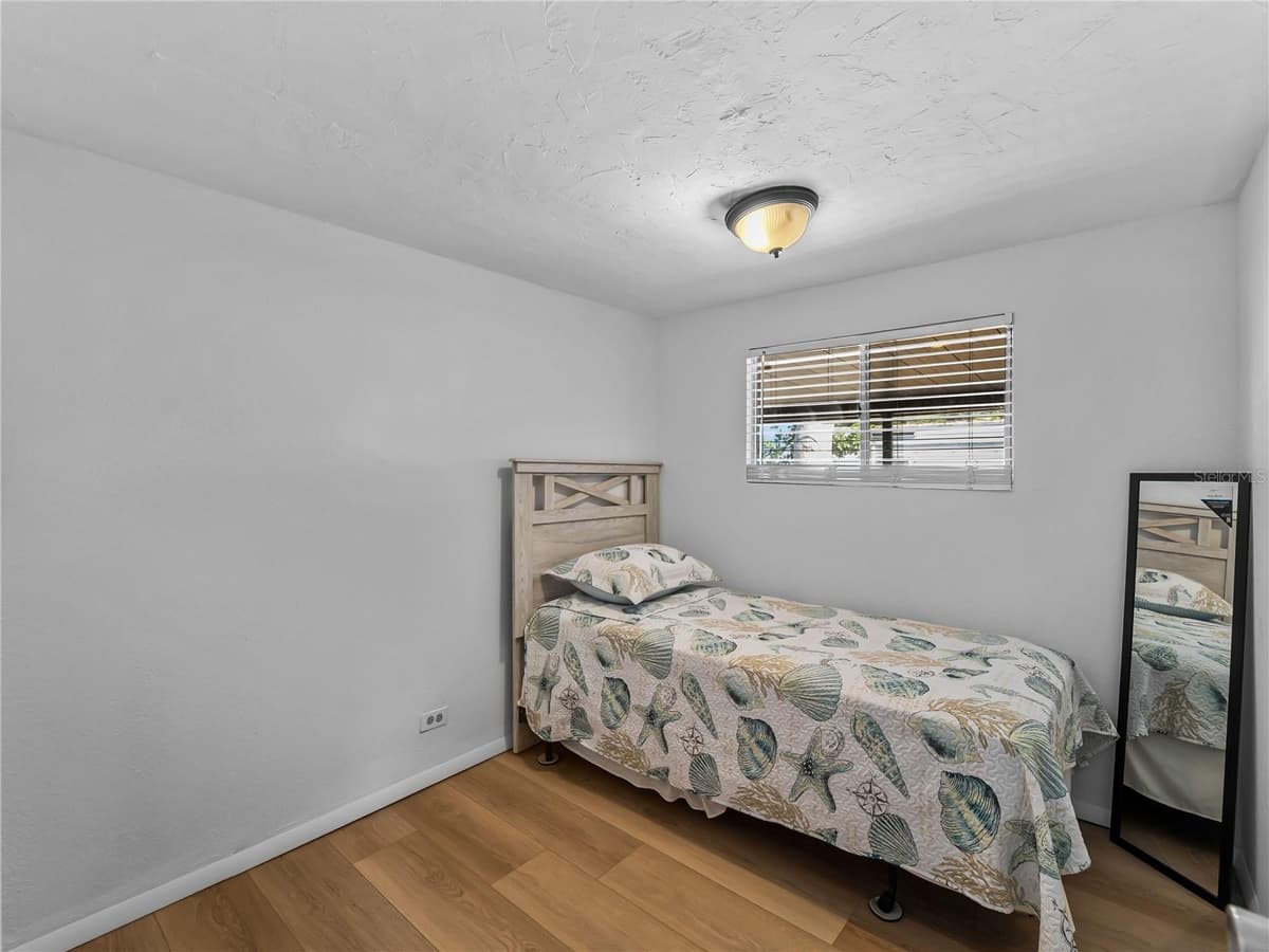 110 VERONA STREET — photo 27 of 30