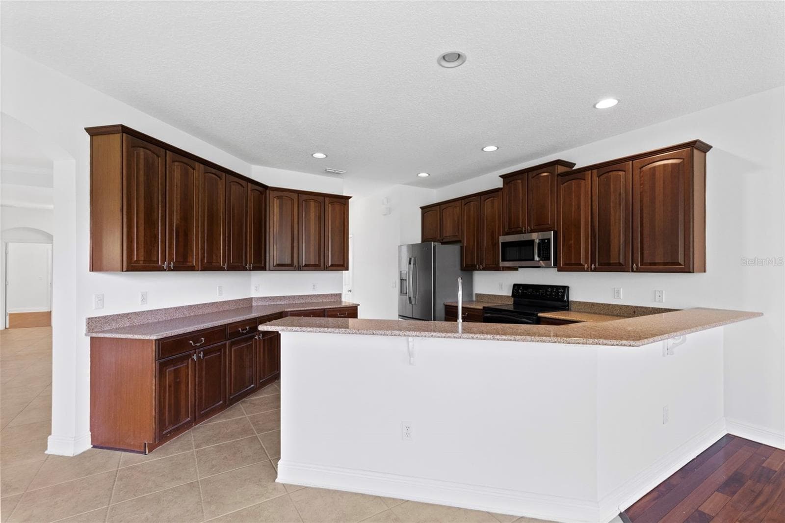 6363 SEDONA LEAF COURT — photo 10 of 38