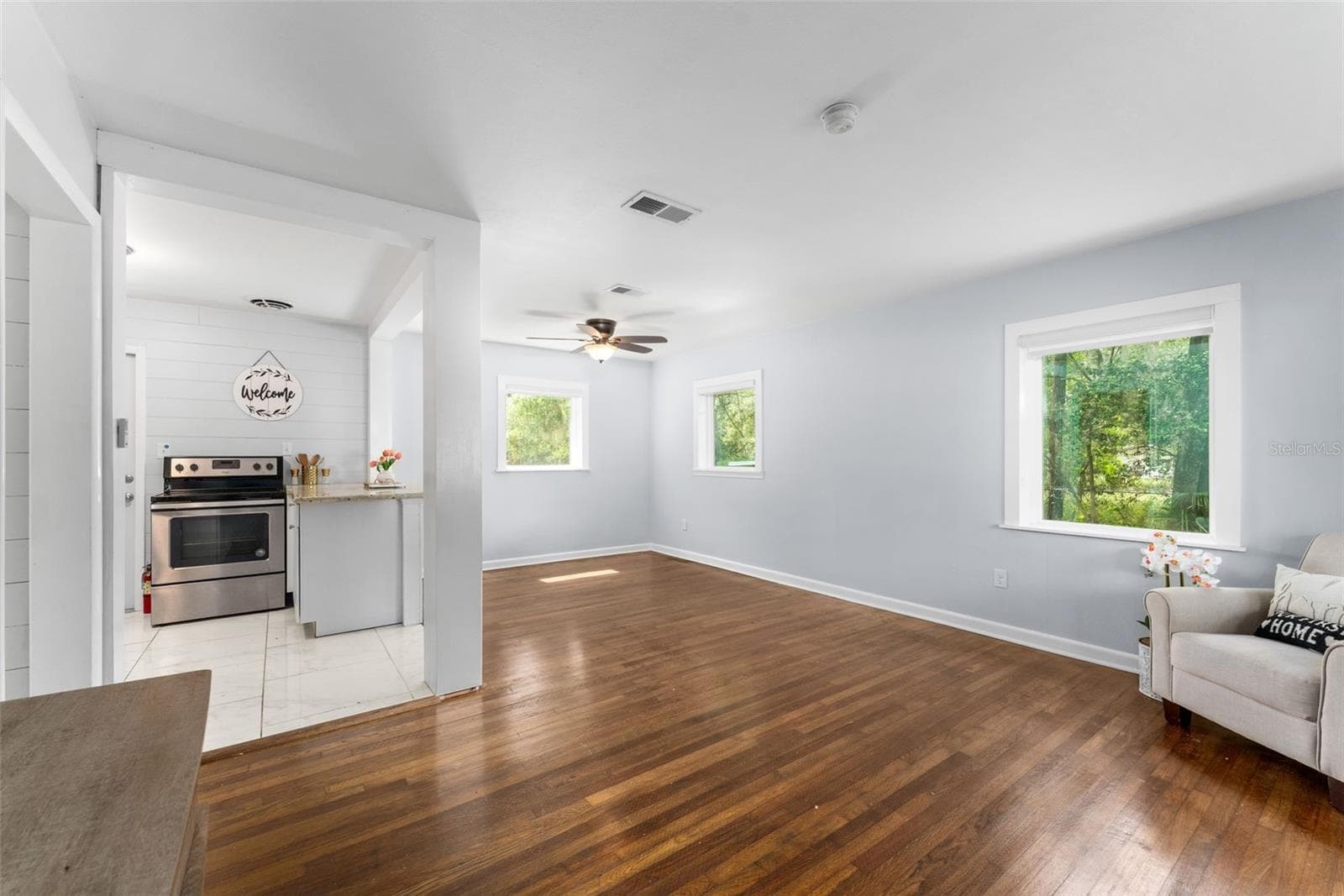 4318 12TH TERRACE — photo 4 of 33