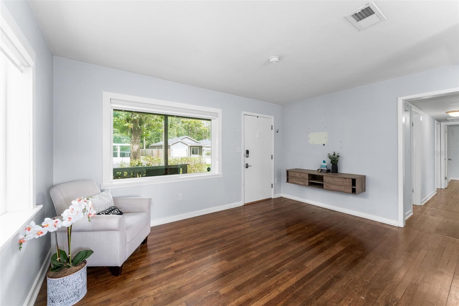4318 12TH TERRACE — photo 3 of 33