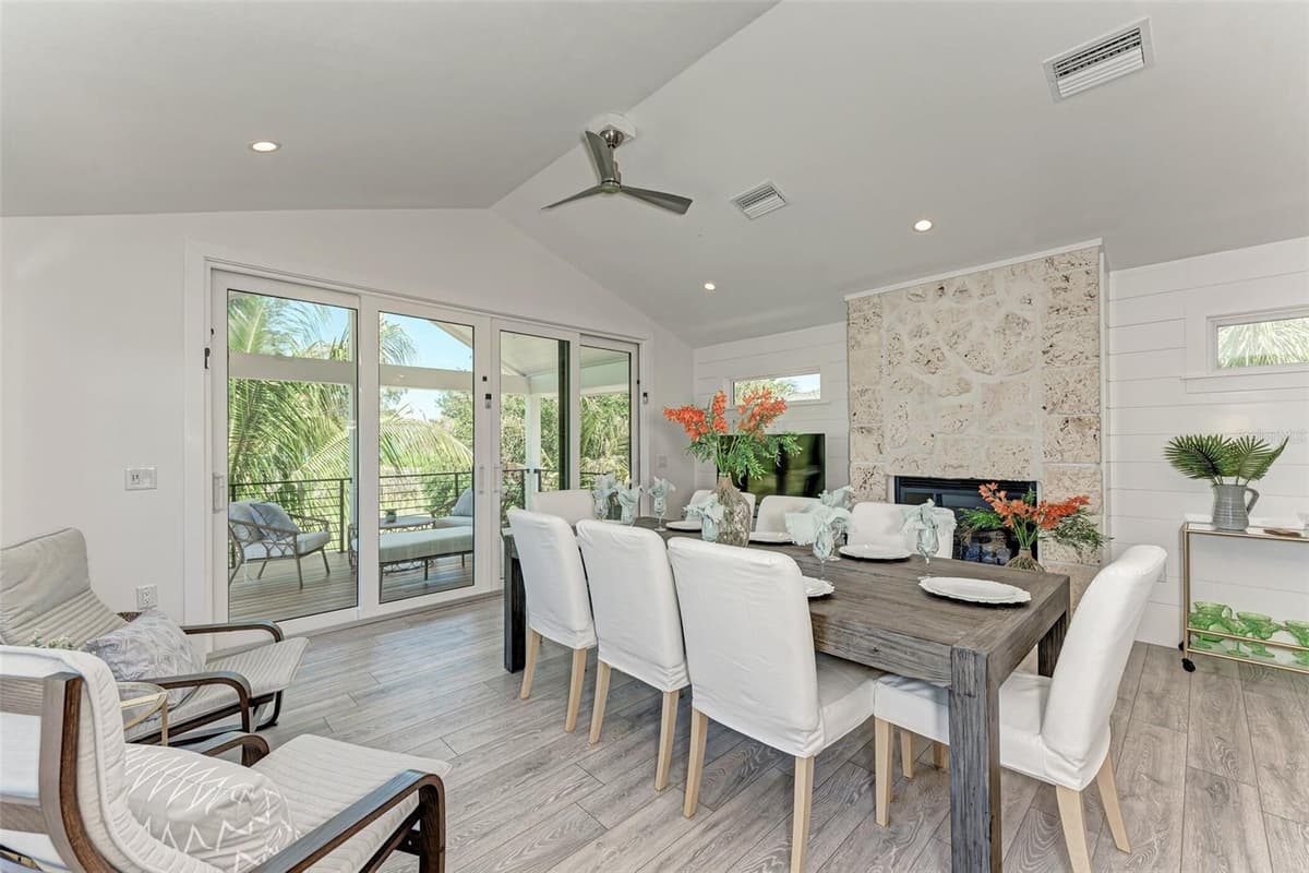 256 GLADIOLUS STREET — photo 6 of 41
