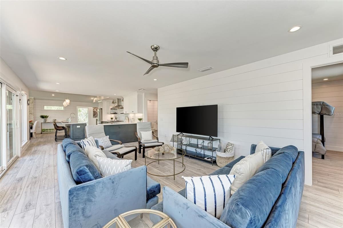 256 GLADIOLUS STREET — photo 10 of 41