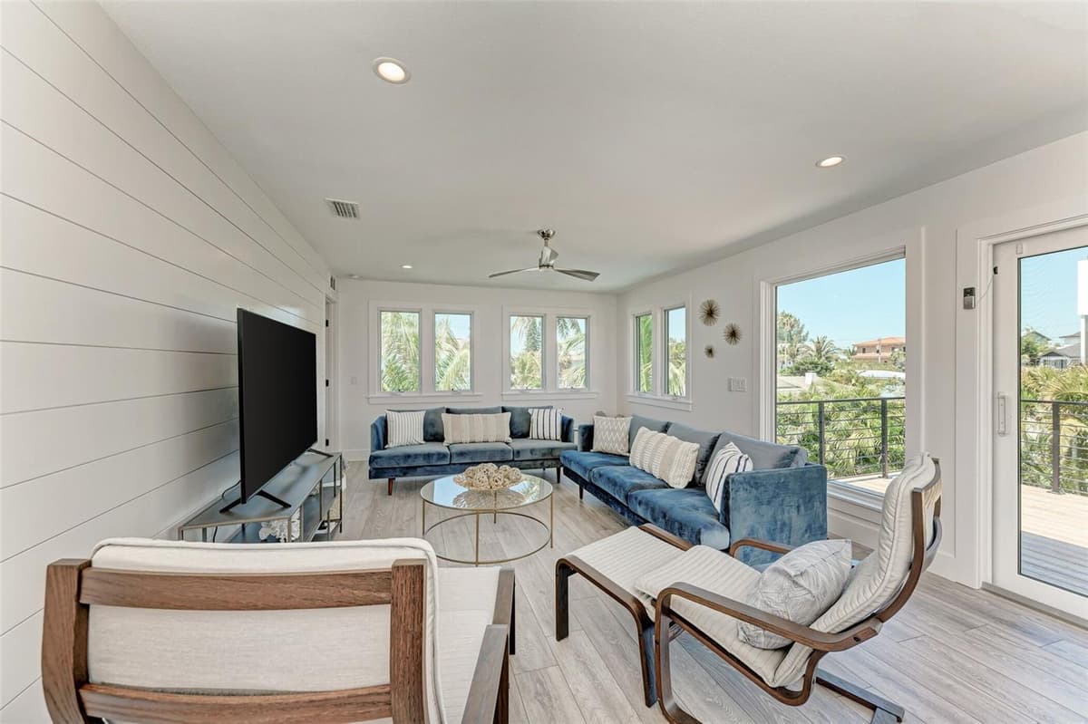 256 GLADIOLUS STREET — photo 9 of 41