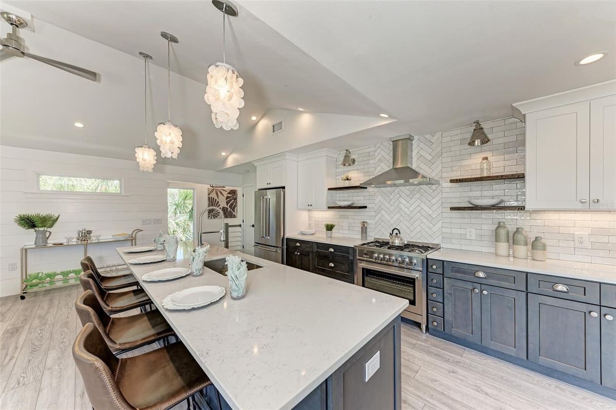 256 GLADIOLUS STREET — photo 38 of 41