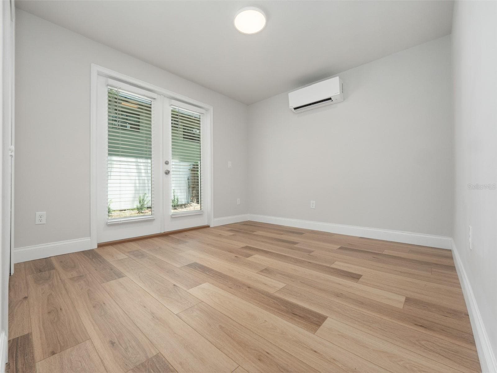1505 CATHERINE STREET — photo 19 of 58