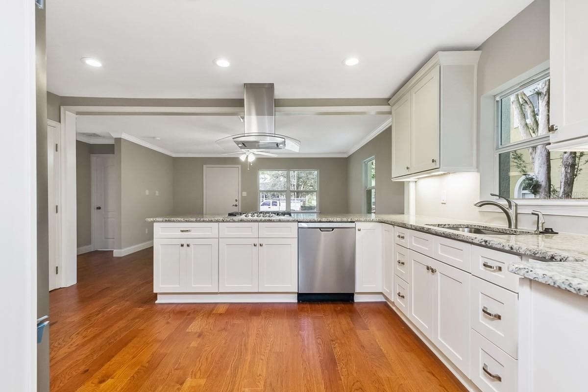 1505 CATHERINE STREET — photo 45 of 58