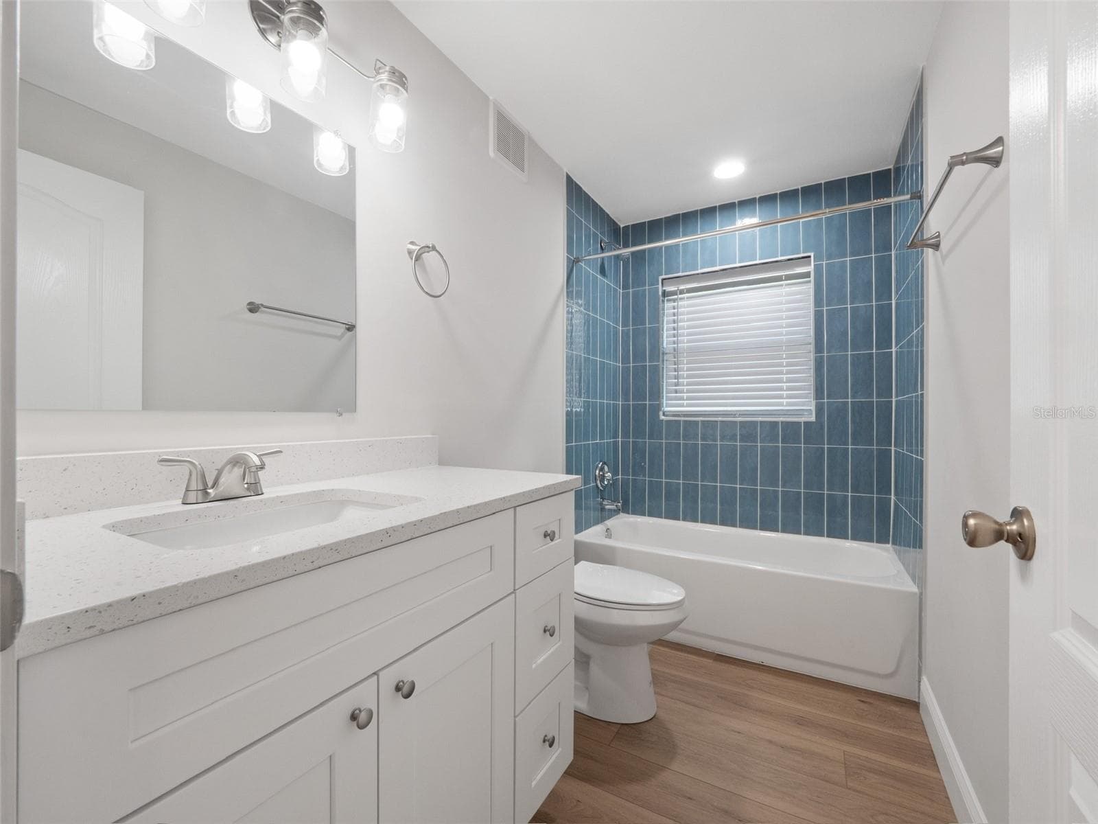 1505 CATHERINE STREET — photo 15 of 58