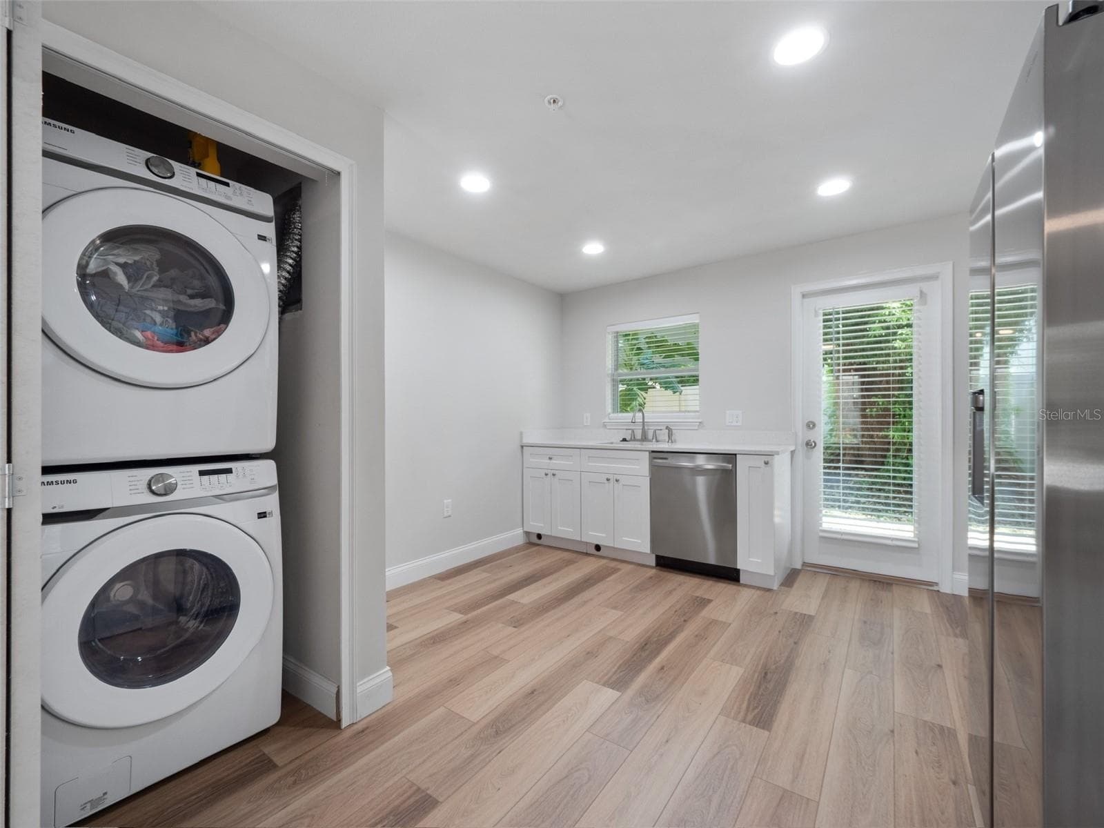 1505 CATHERINE STREET — photo 14 of 58
